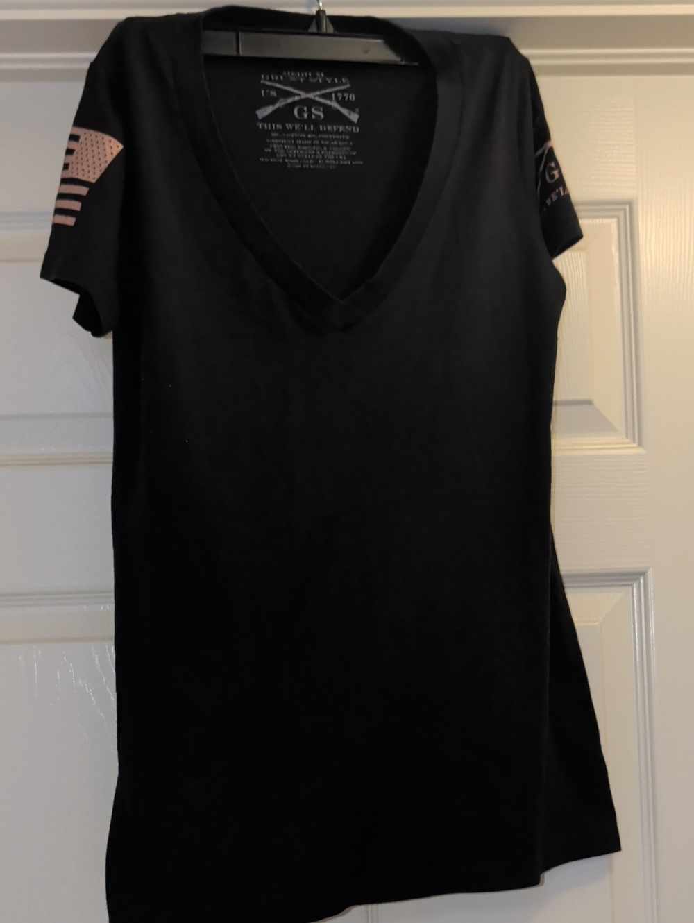 Grunt Style Black V-Neck Short Sleeve Tee with Sleeve Graphics In Light Pink